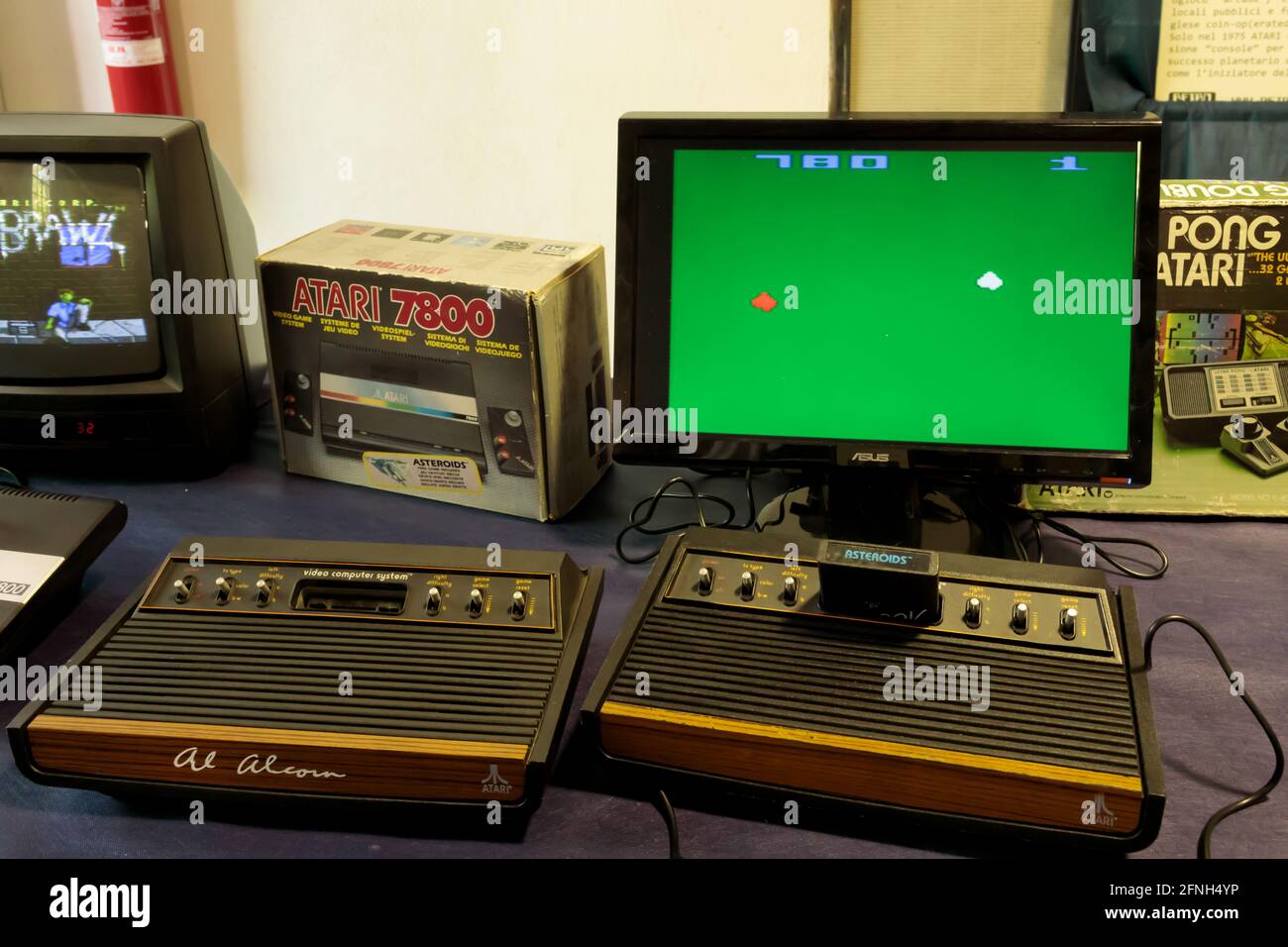 ROM, ITALIEN - 27. APRIL 2019: Pong, ein Arcade-Videospiel im Tischtennis-Stil mit einfachen zweidimensionalen Grafiken, hergestellt von Atari und orig Stockfoto