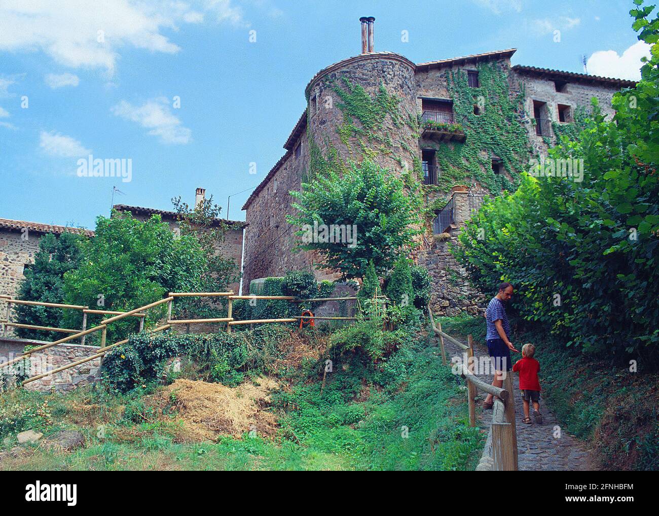 Weg nach Santa Pau. La Garrotxa, Provinz Gerona, Katalonien, Spanien. Stockfoto