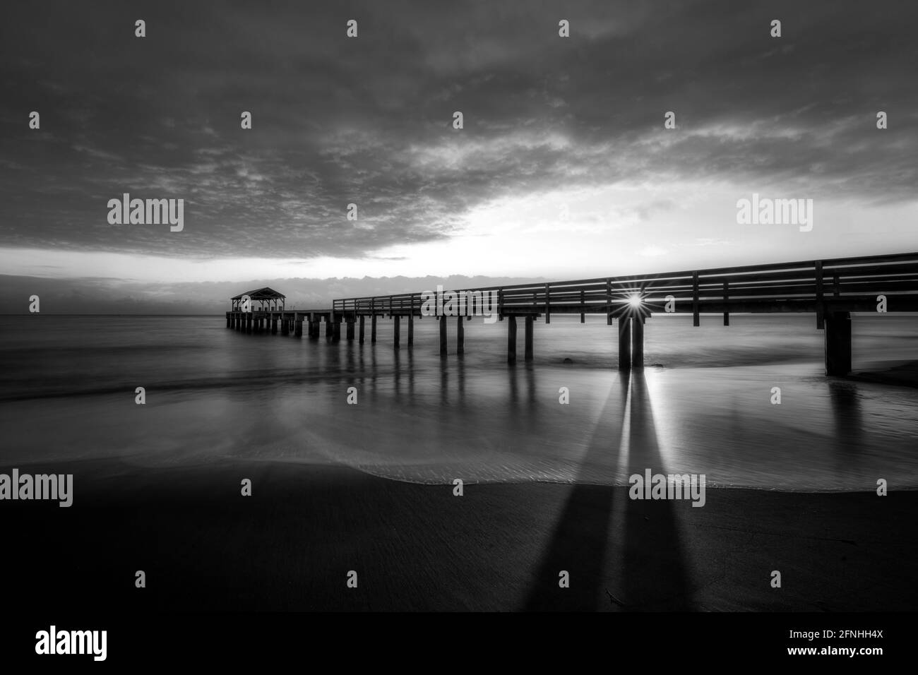 Waimea Pier bei Sonnenuntergang. Kauai, Hawaii Stockfoto