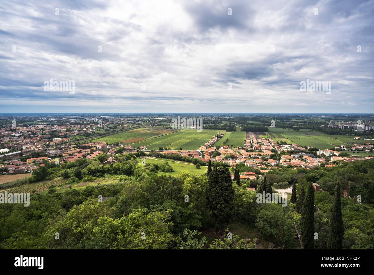 Landschaftlich schöner Blick auf den Horizont von einem Hügel aus In Monselice Stockfoto