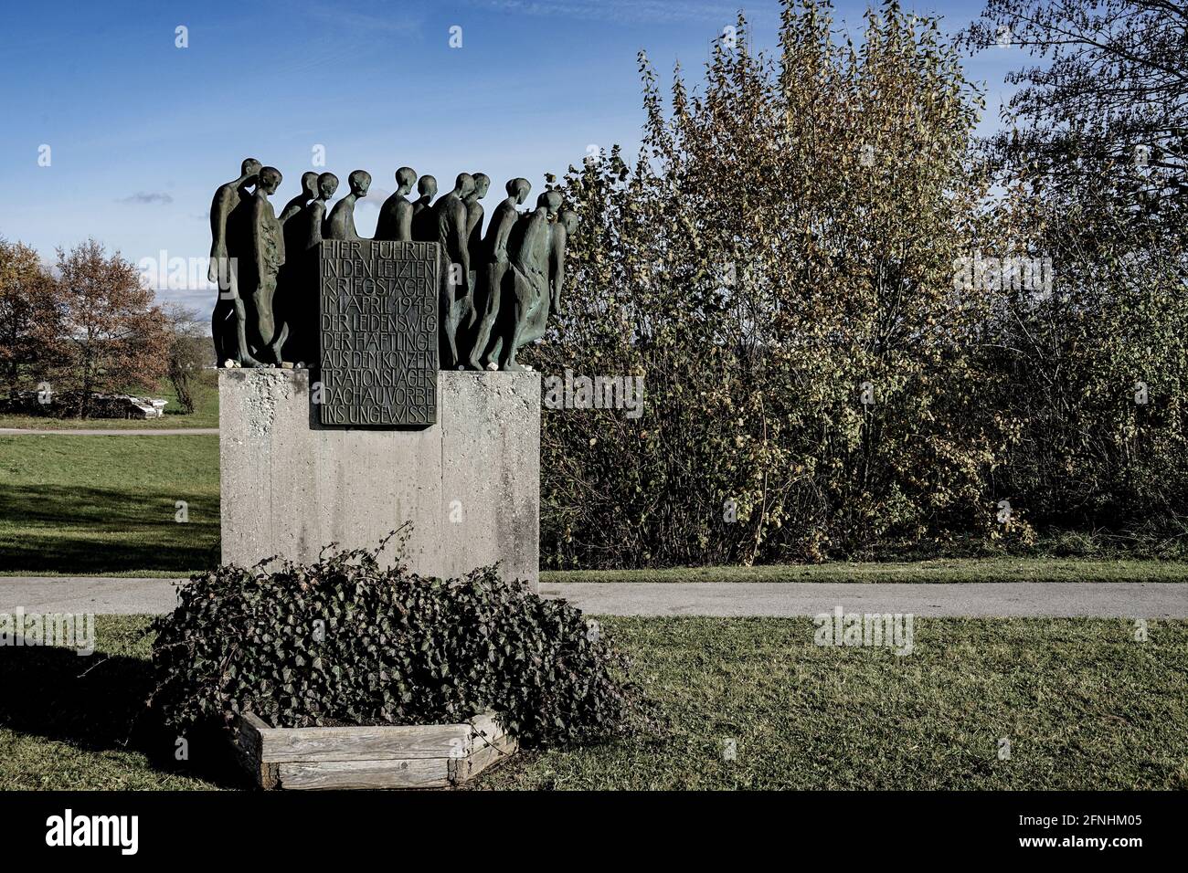 Die Gedenkstätte Todesmarsch von Hubertus von Pilgrim zeigt das Leid der KZ-Häftlinge im KZ Dachau. Stockfoto