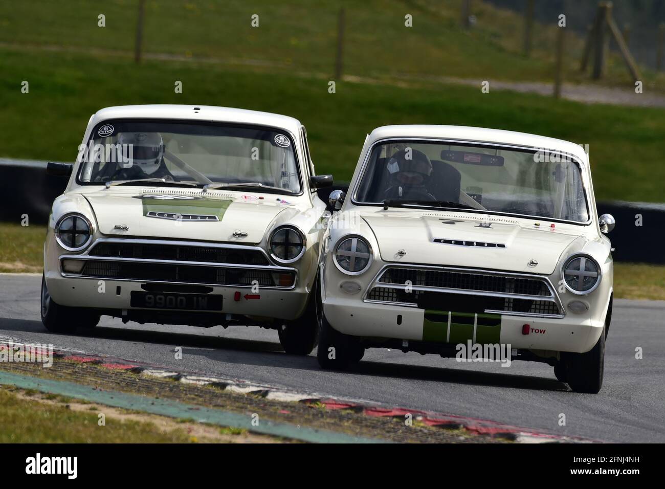 Türgriff zu Türgriff, plus ein wenig Farbwechsel, Peter Smith, Ford Lotus Cortina, Adam Cunnington, Ford Lotus Cortina, Historischer Tourenwagen C Stockfoto