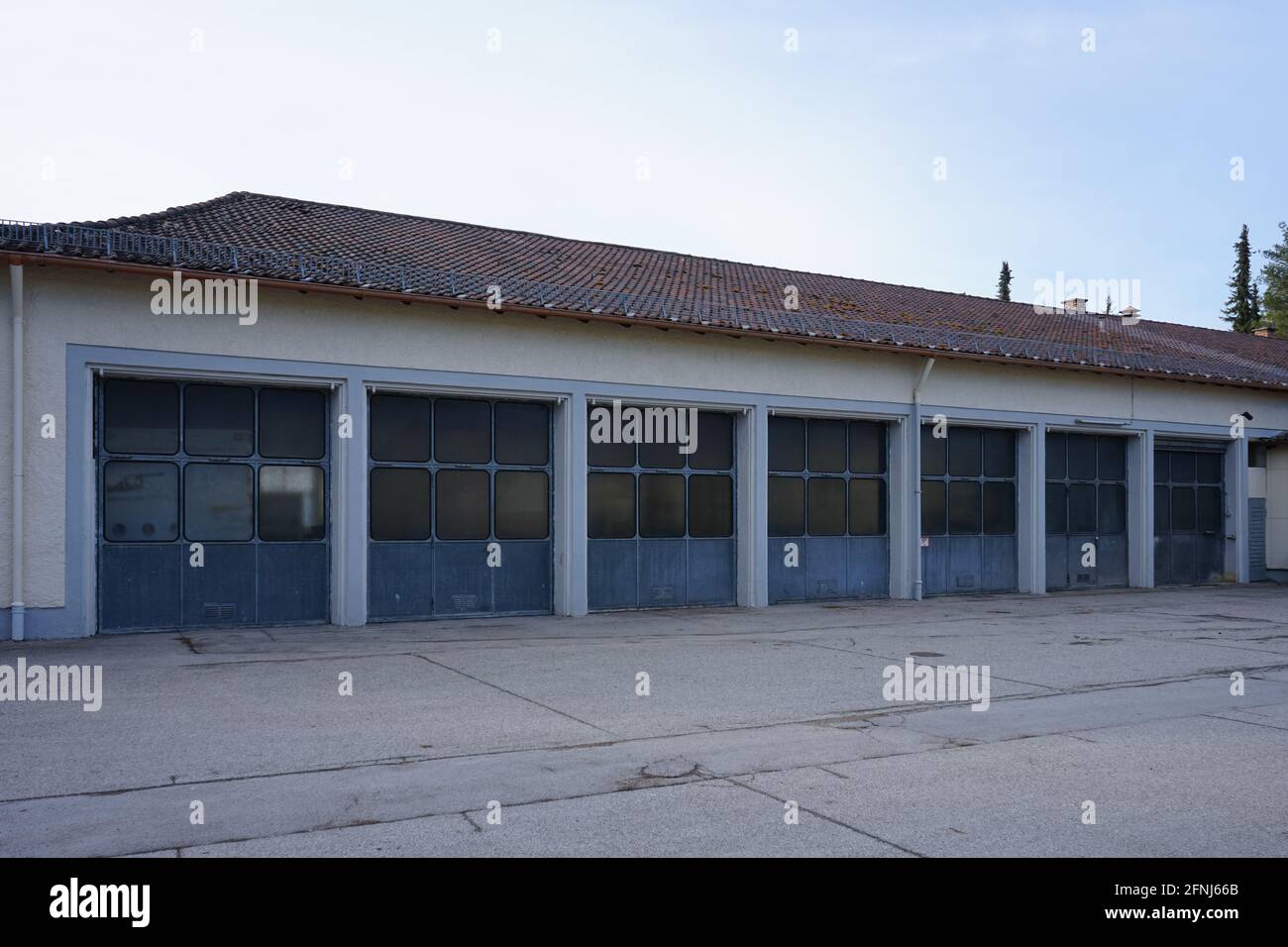 Weitere Gebäude der alten Lungenklinik in Gauting. Ehemalige Wäscherei, Zimmerei, Kino und andere Gebäude, ab 1938/1939 gebaut. Stockfoto