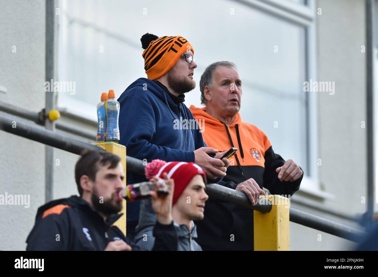Castleford, Großbritannien. Mai 2021. Castleford-Fans schauen vor dem Spiel in Castleford, Vereinigtes Königreich am 5/17/2021. (Foto von Richard Long/News Images/Sipa USA) Quelle: SIPA USA/Alamy Live News Stockfoto