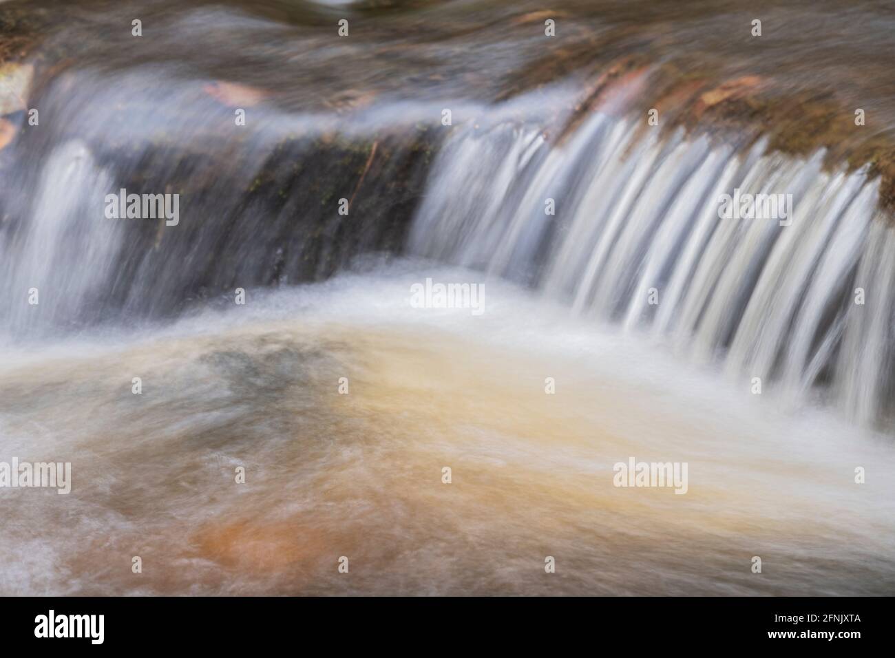 Ein kleiner Wasserfall abstrakt auf den North York Moors Stockfoto