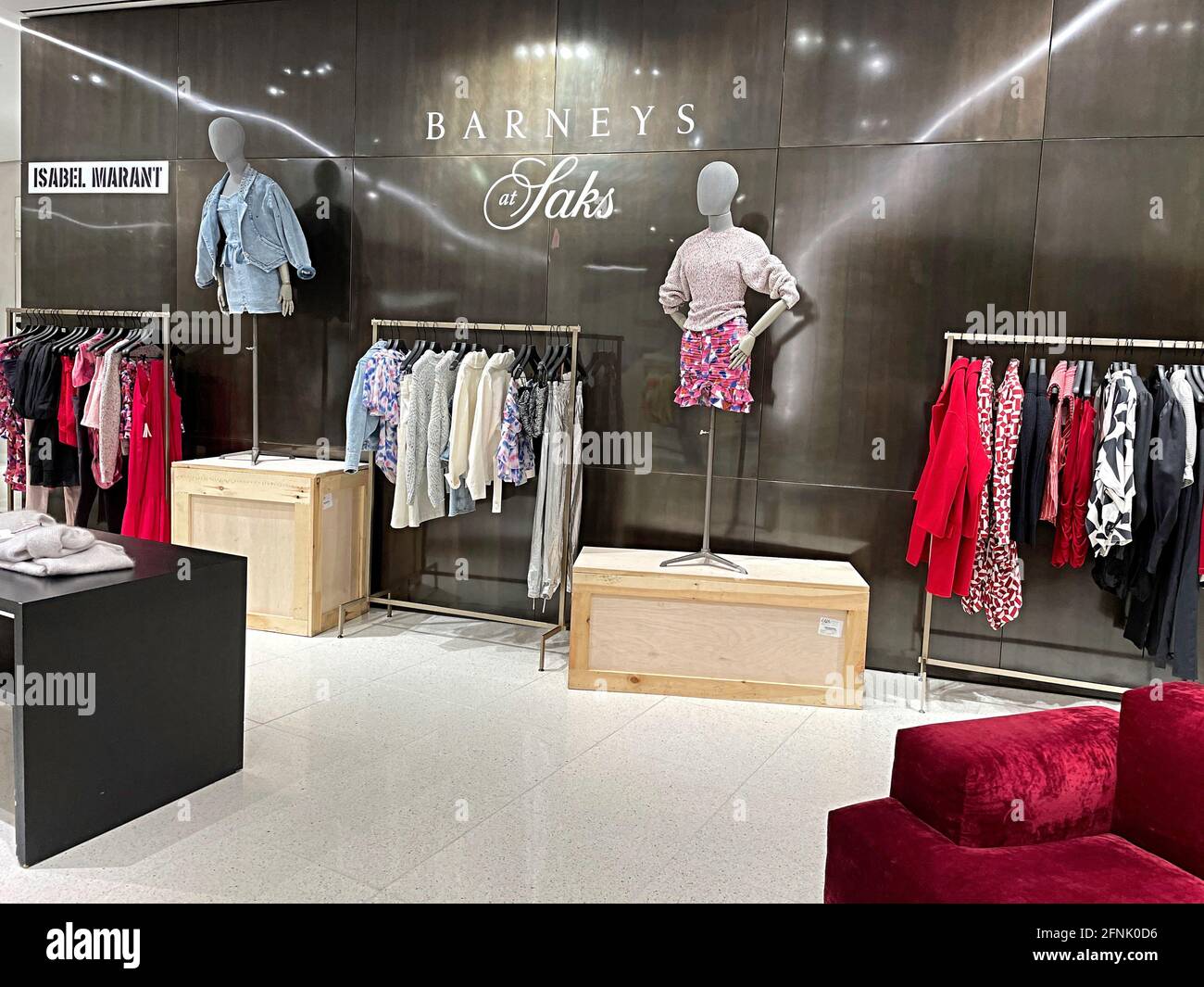 Barneys im Saks Fifth Avenue Flagship Store in New York City, USA 2021 Stockfoto
