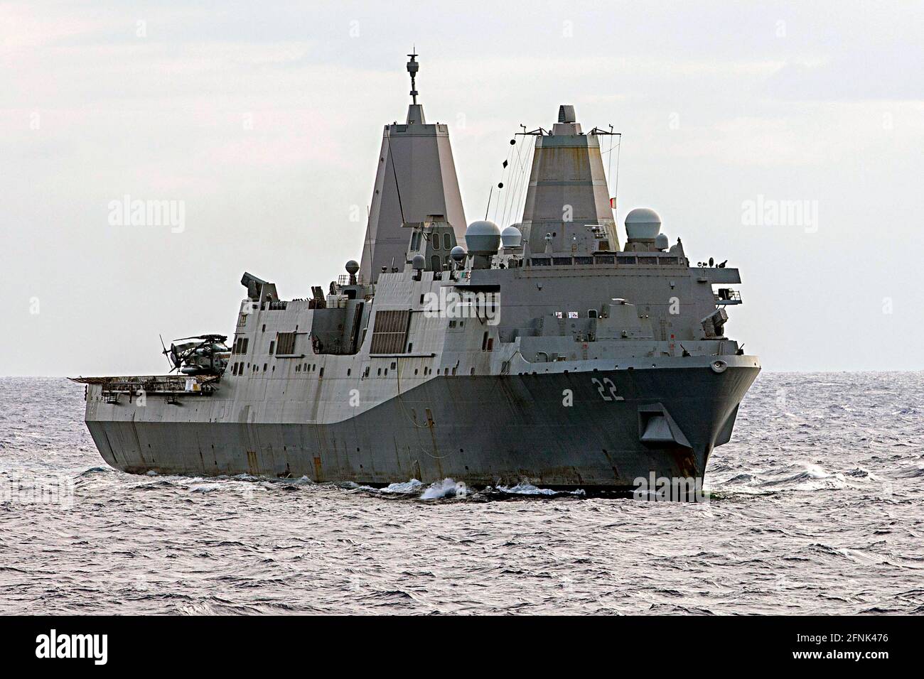 PAZIFISCHER OZEAN (23. April 2021) das amphibische Transportdock USS San Diego (LPD 22) führt durch den Pazifischen Ozean. Die Makin Island Amphibious Ready Grou Stockfoto