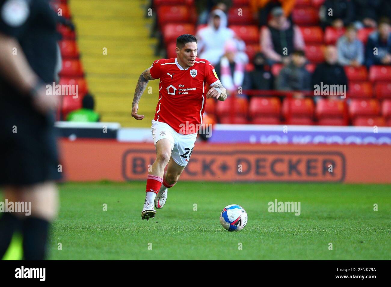 Oakwell, Barnsley, England - 17. Mai 2021 Dominik Frieser (28) von Barnsley während des Spiels Barnsley gegen Swansea City, Sky Bet EFL Championship Play off 2020/21, in Oakwell, Barnsley, England - 17. Mai 2021 Credit: Arthur Haigh/WhiteRoseFotos/Alamy Live News Stockfoto