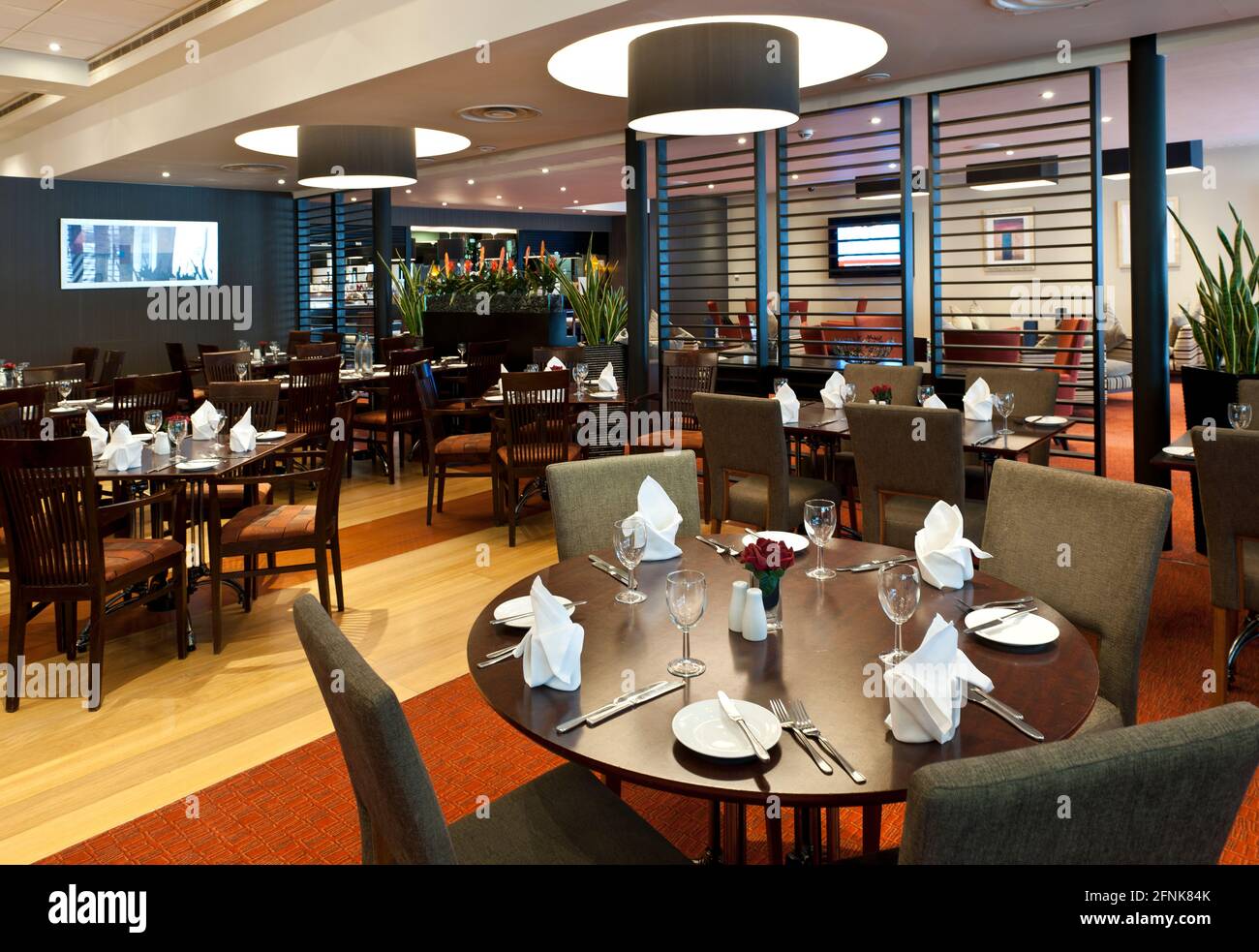 Leeres Restaurant im Hotel in England Stockfoto