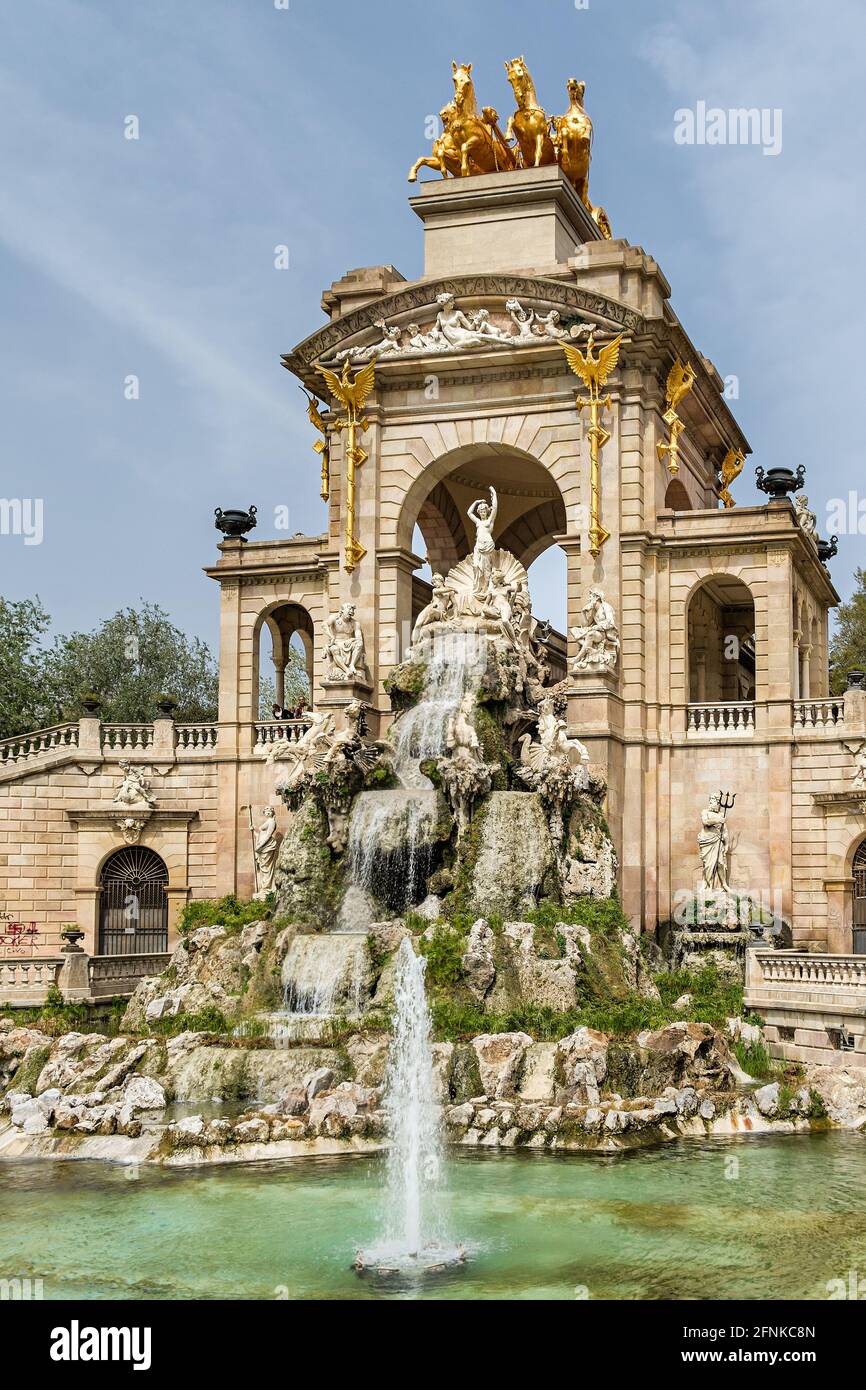 Font de la Cascada mit Quadriga de l'Aurora an der Spitze im Parc de la Ciutadella, Barcelona, Spanien Stockfoto