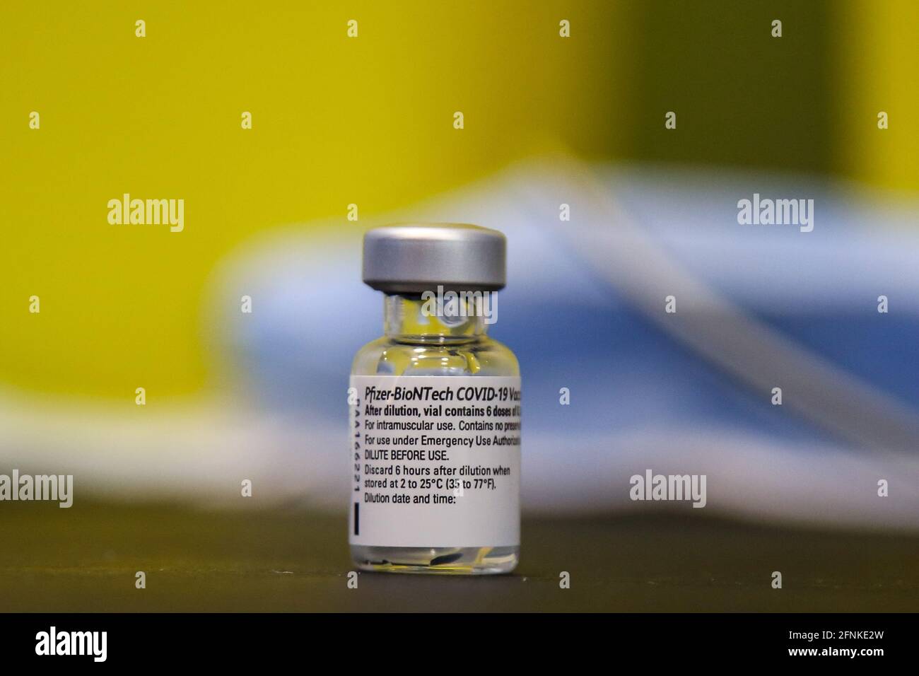 London, Großbritannien. Mai 2021. Ein Fläschchen mit Pfizer und BioNTech Covid-19-Impfstoff, einem Impfzentrum in London. Quelle: Dinendra Haria/SOPA Images/ZUMA Wire/Alamy Live News Stockfoto