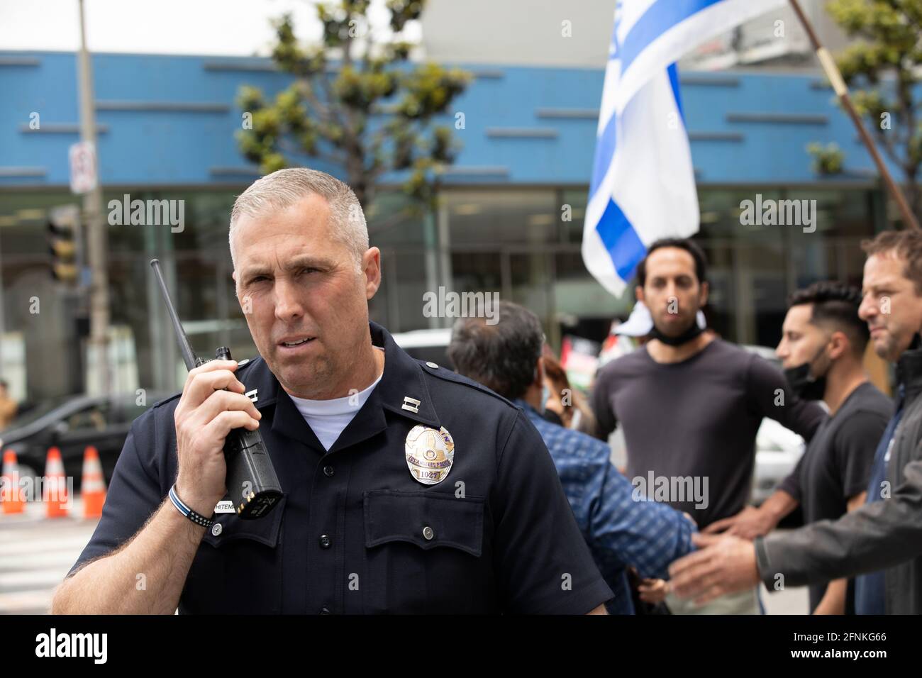 Los Angeles, Kalifornien, USA - 15. Mai 2021: Die LAPD reagiert auf Personen, die gegen eine Veranstaltung zu einem freien Palästina protestieren. Stockfoto