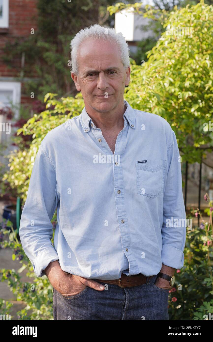 Der Journalist und Autor Nick Davies hat in seinem Haus in Lewes, East Sussex, Großbritannien, fotografiert. 7 Mai 2008 Stockfoto