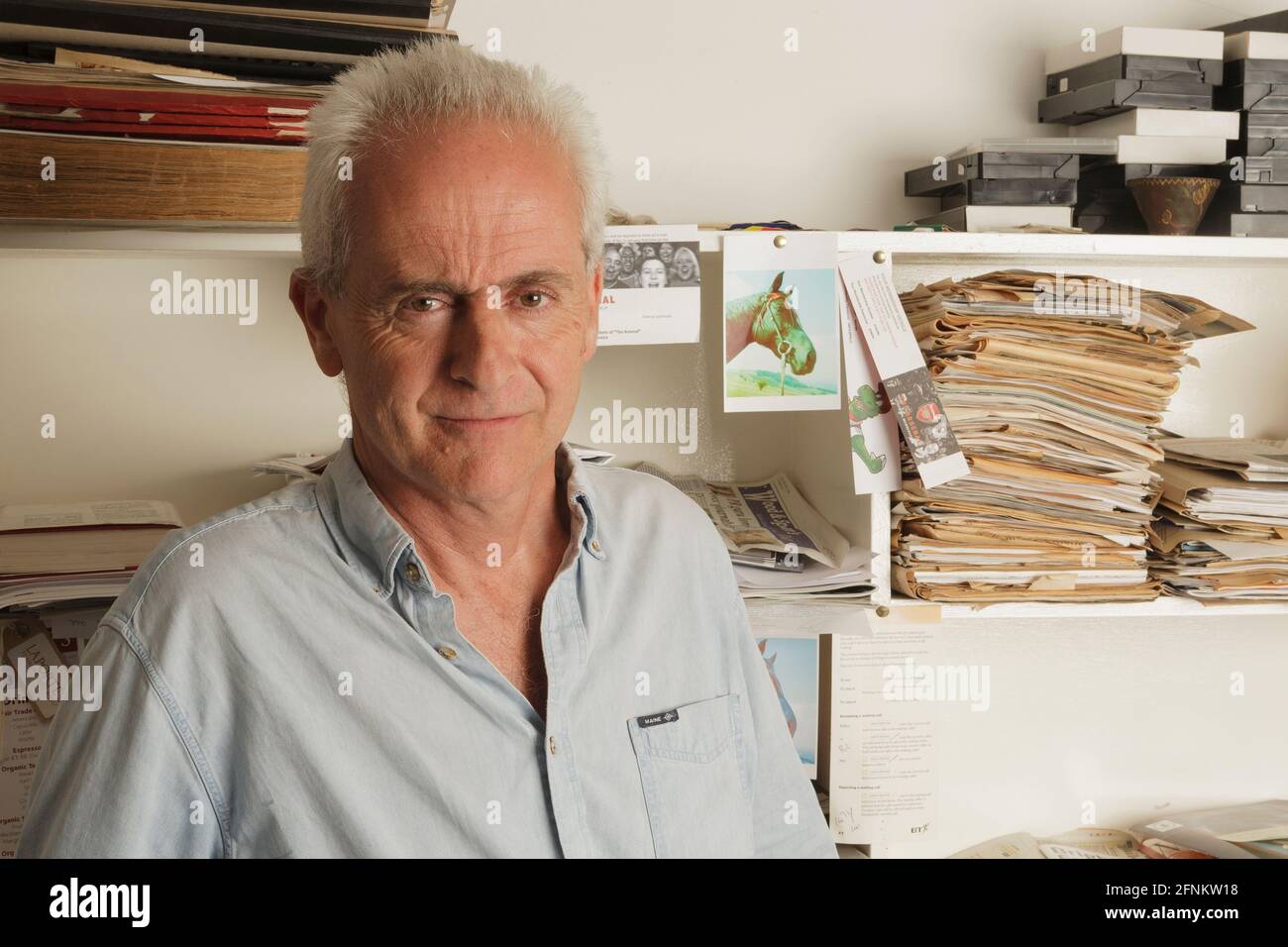 Der Journalist und Autor Nick Davies hat in seinem Haus in Lewes, East Sussex, Großbritannien, fotografiert. 7 Mai 2008 Stockfoto