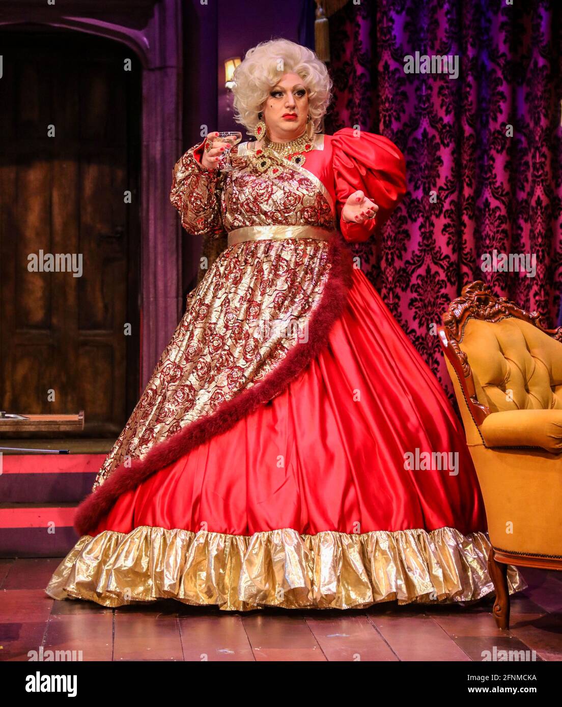 Myra DuBois spielt live während der Vorpremiere von Death Drop, dem urkomischen Krimi-Musical, Garrick Theatre, London, Großbritannien, 17. Mai 2021, Foto von p Stockfoto