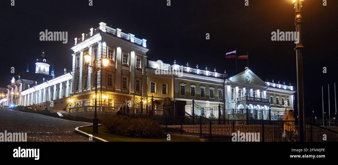 Russland, Tatarstan Oblast, Kasan Stadt Die Nacht, historisches Gebäude nördlichen Gehäuse des Artillerieturgerichts von Kasan Kreml, jetzt die Exekutive BU Stockfoto