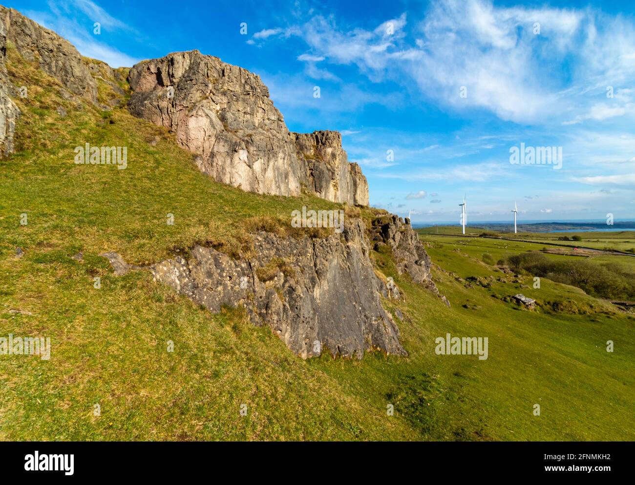 Besuch von Harborough Rocks mit herrlichem Blick auf Lake Carlington und die Windmühlen Stockfoto