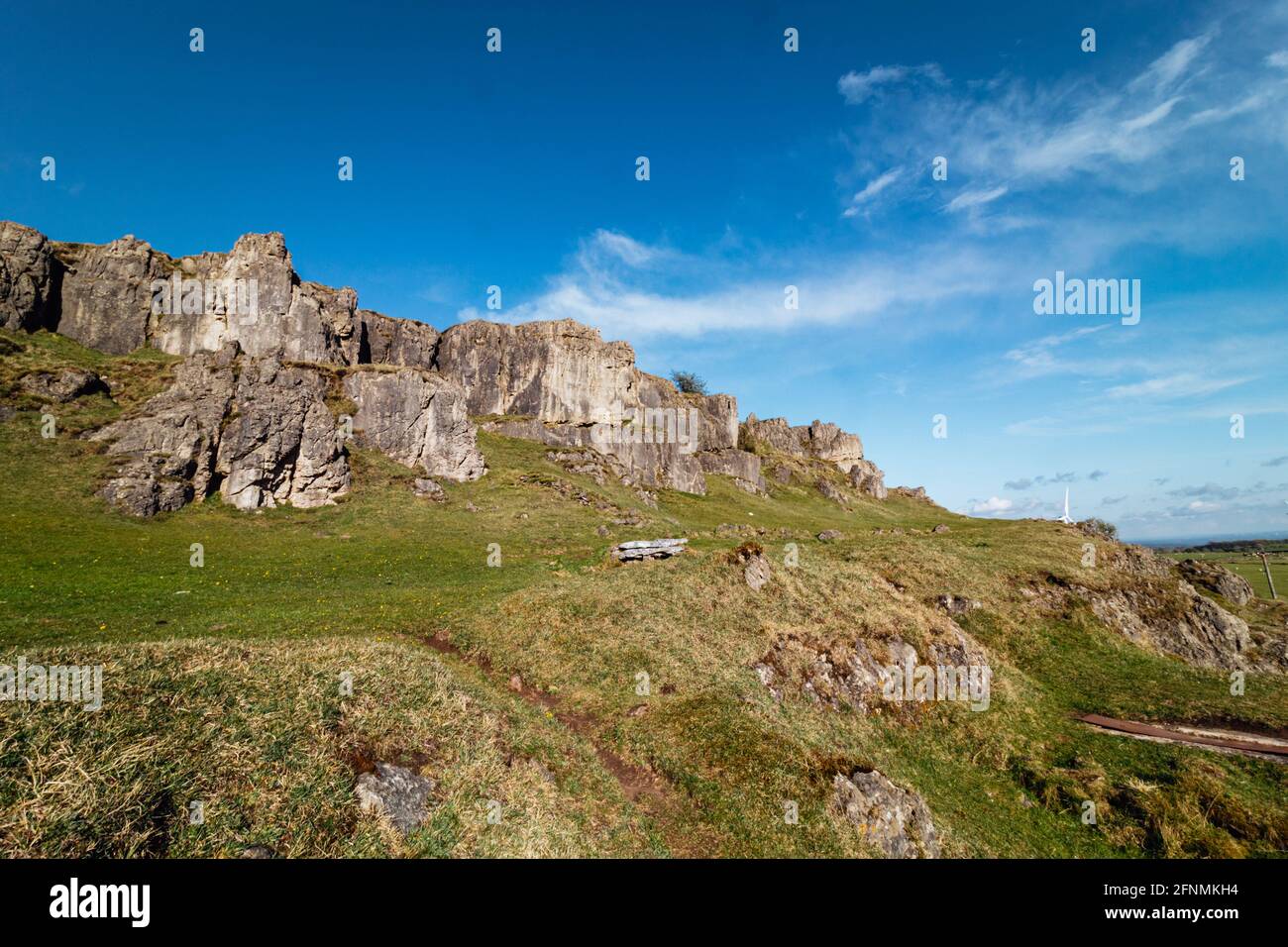Besuch von Harborough Rocks mit herrlichem Blick auf Lake Carlington und die Windmühlen Stockfoto