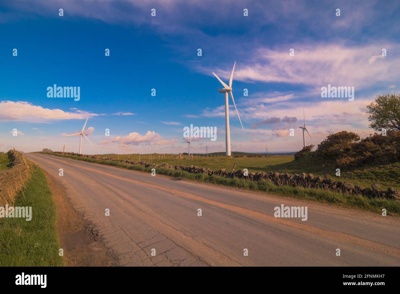 Besuch von Harborough Rocks mit herrlichem Blick auf Lake Carlington und die Windmühlen Stockfoto
