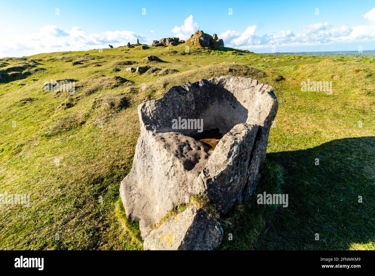 Besuch von Harborough Rocks mit herrlichem Blick auf Lake Carlington und die Windmühlen Stockfoto