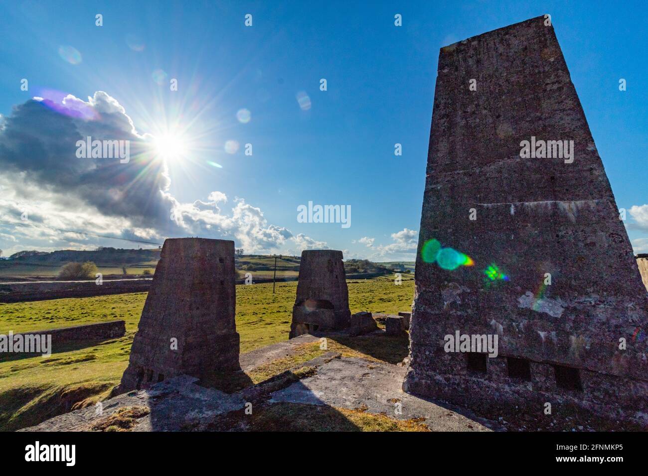 Besuch von Harborough Rocks mit herrlichem Blick auf Lake Carlington und die Windmühlen Stockfoto