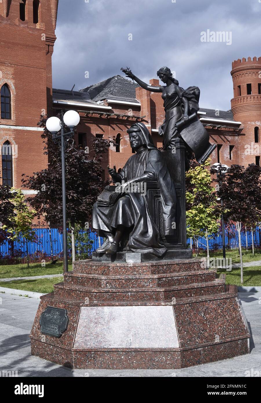 Russland; Europa; Bronzestatue im italienischen Garten der neuen mittelalterlichen Burg in Yoshkar-Ola, der Hauptstadt der Republik Mari El. Die Stadt ist BES Stockfoto