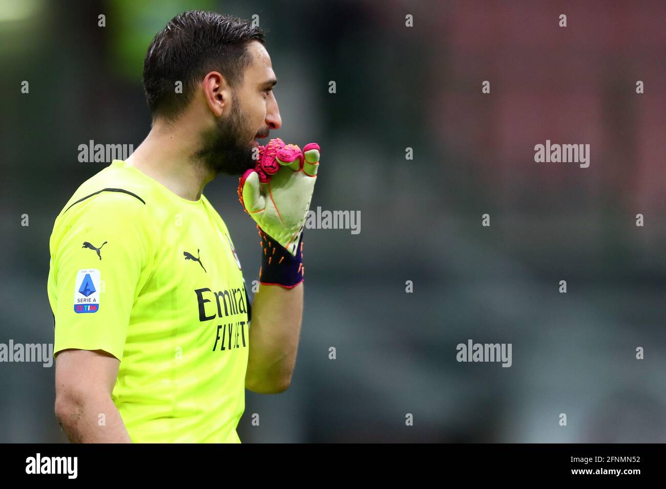 Gianluigi Donnarumma vom AC Mailand schaut während des Serie A Spiels zwischen AC Mailand und Cagliari Calcio. Das Match endet in einer Ziehung von 0-0. Stockfoto