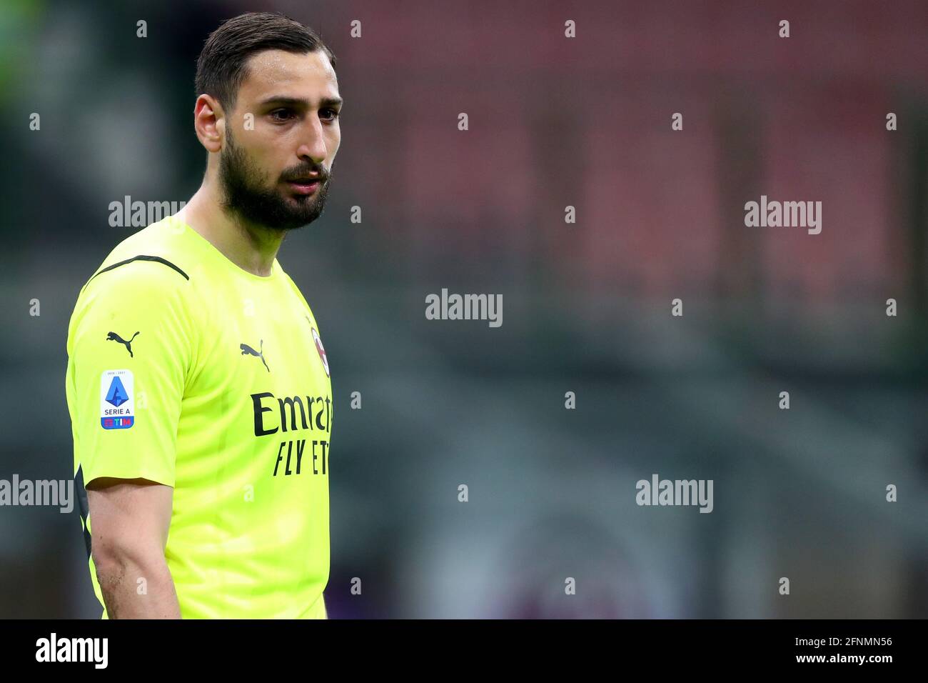 Gianluigi Donnarumma vom AC Mailand schaut während des Serie A Spiels zwischen AC Mailand und Cagliari Calcio. Das Match endet in einer Ziehung von 0-0. Stockfoto