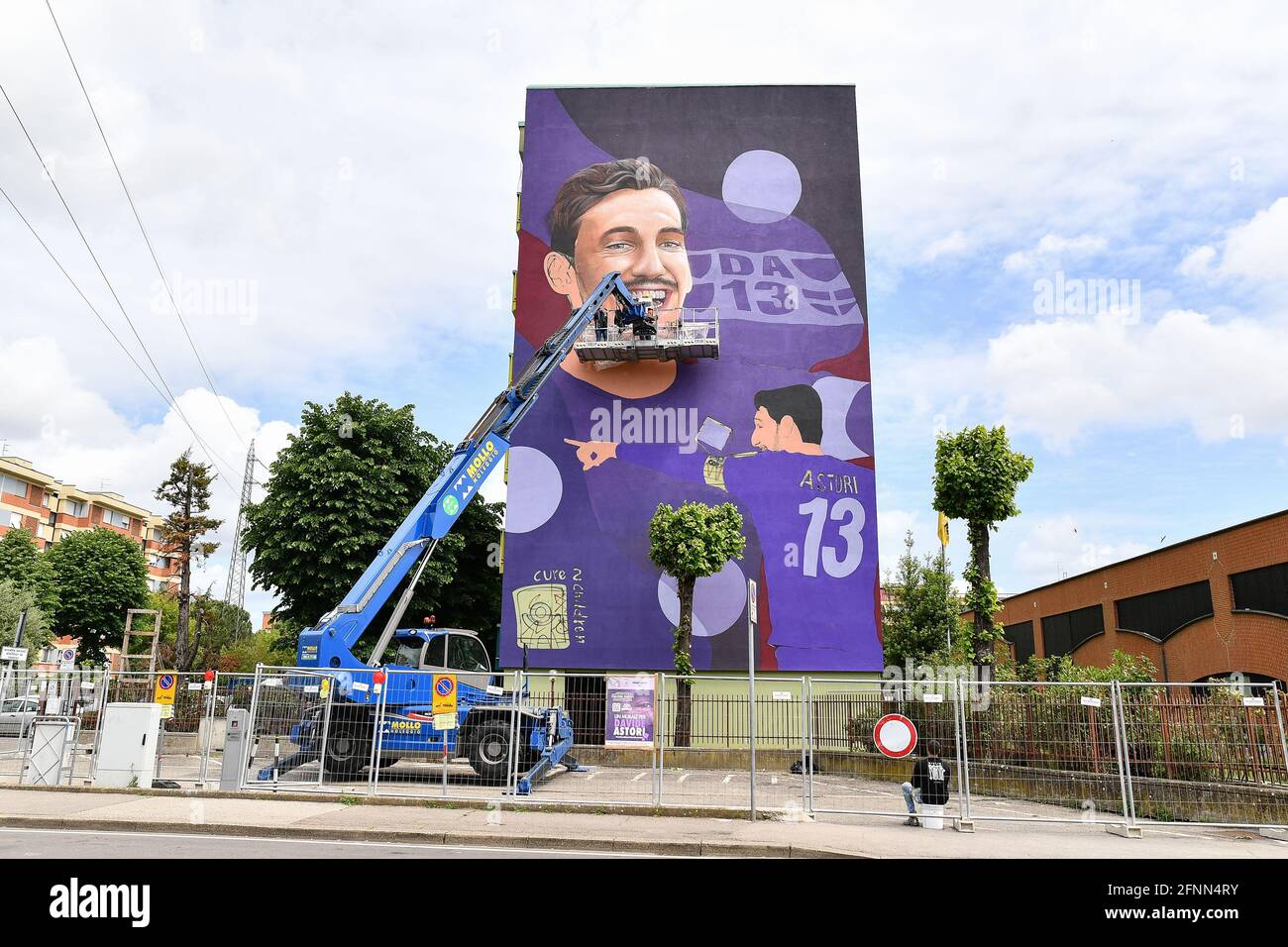 Lavori in corso per il murale dedicato a Davide Astori während der Davide Astori gewidmeten Murales, andere in Florenz, Italien, Mai 18 2021 Stockfoto