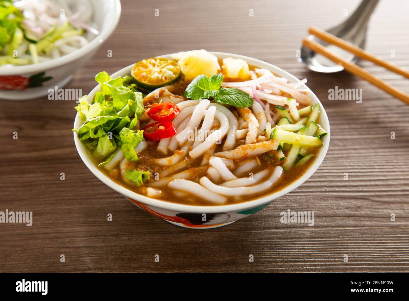 Assam Laksa (Noddle in würziger Fischgrasgravie) Ist ein besonderes malaysisches beliebtes Essen Stockfoto