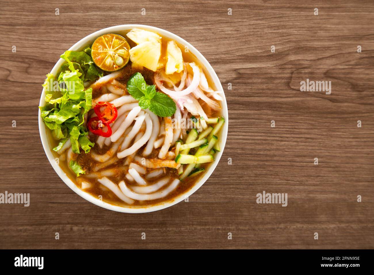 Assam Laksa (Noddle in würziger Fischgrasgravie) Ist ein besonderes malaysisches beliebtes Essen Stockfoto