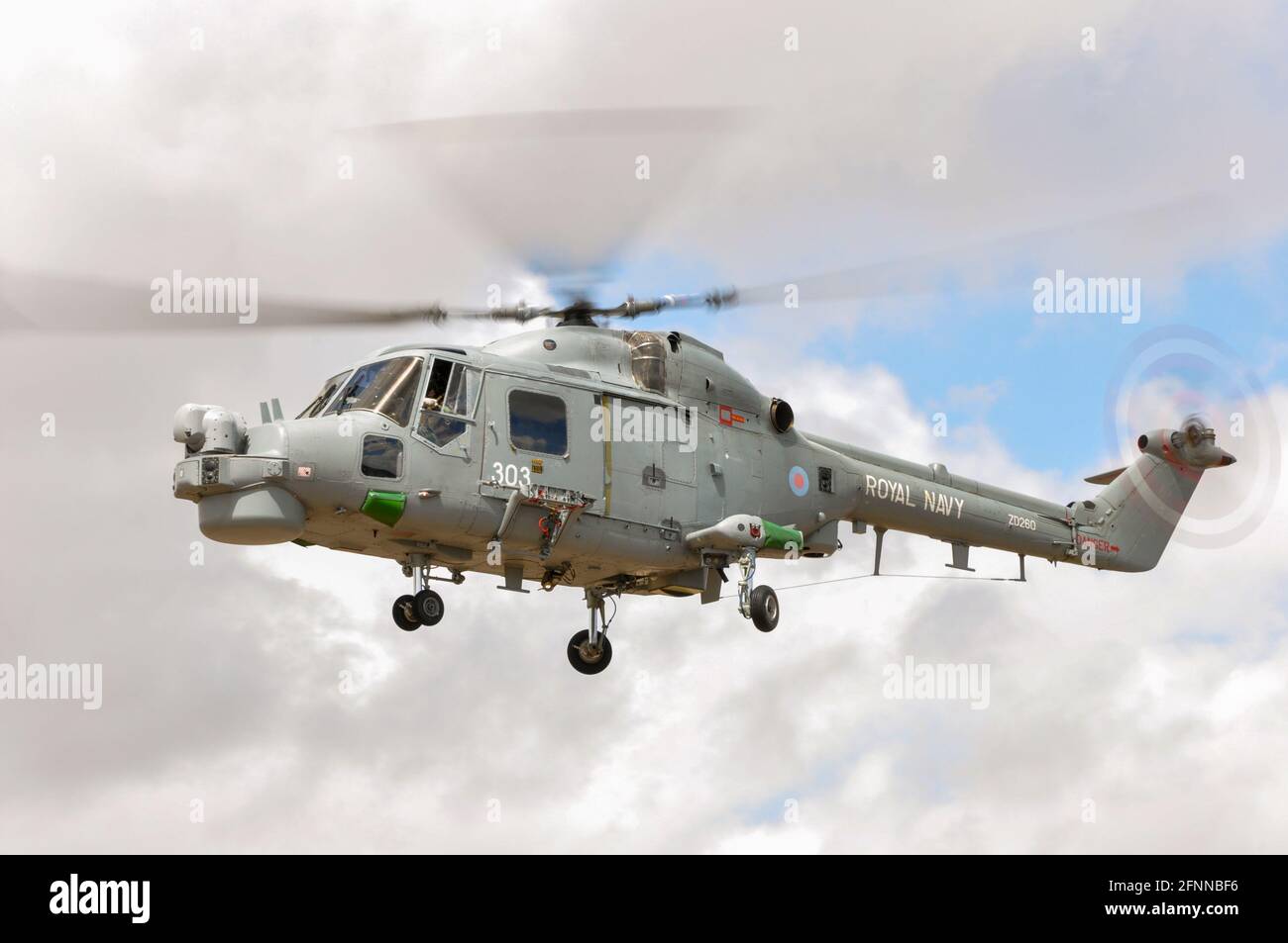 Royal Navy Westland Lynx HAT 8 Hubschrauber ZD260 fliegen bei Royal International Air Tattoo, RIAT, RAF Fairford, Großbritannien. 815 Naval Air Squadron Stockfoto