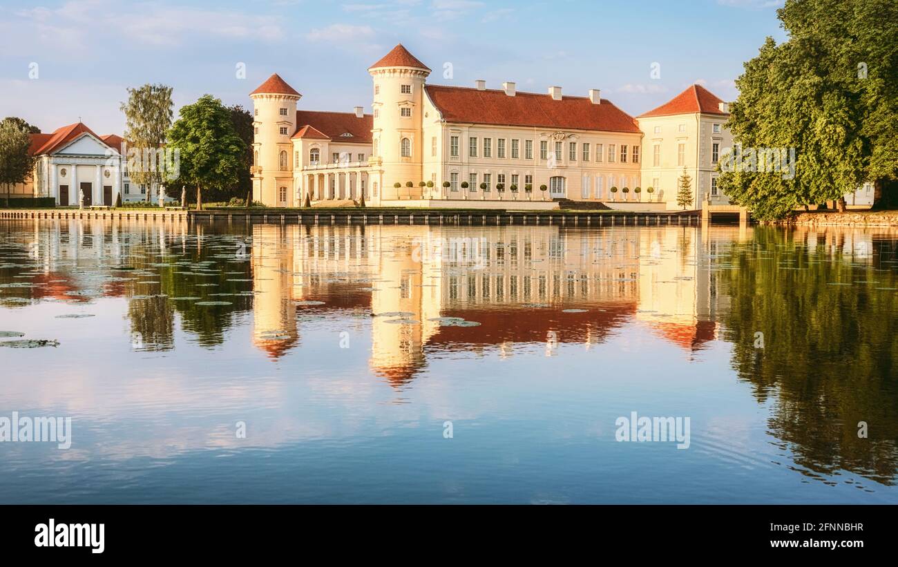 Schloss Rheinsberg in Ostprignitz-Ruppin, Deutschland, getöntes Bild Stockfoto