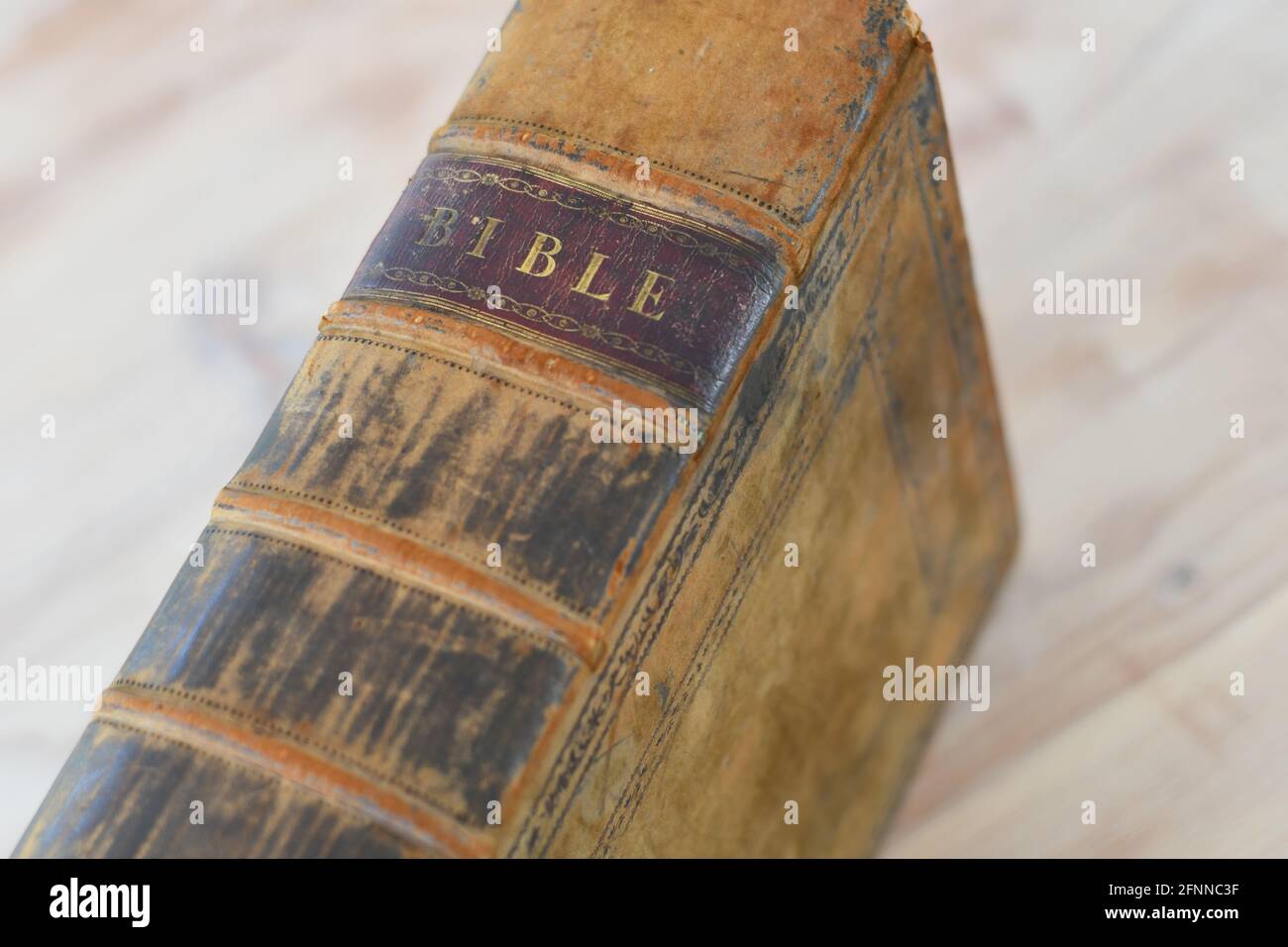 Alte bibel Wirbelsäulenansicht Foto Stockfoto