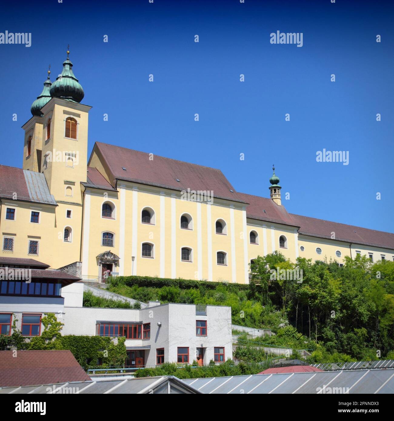 Österreich - Benediktinerkloster in Lambach, Oberösterreich. Quadratische Zusammensetzung. Stockfoto