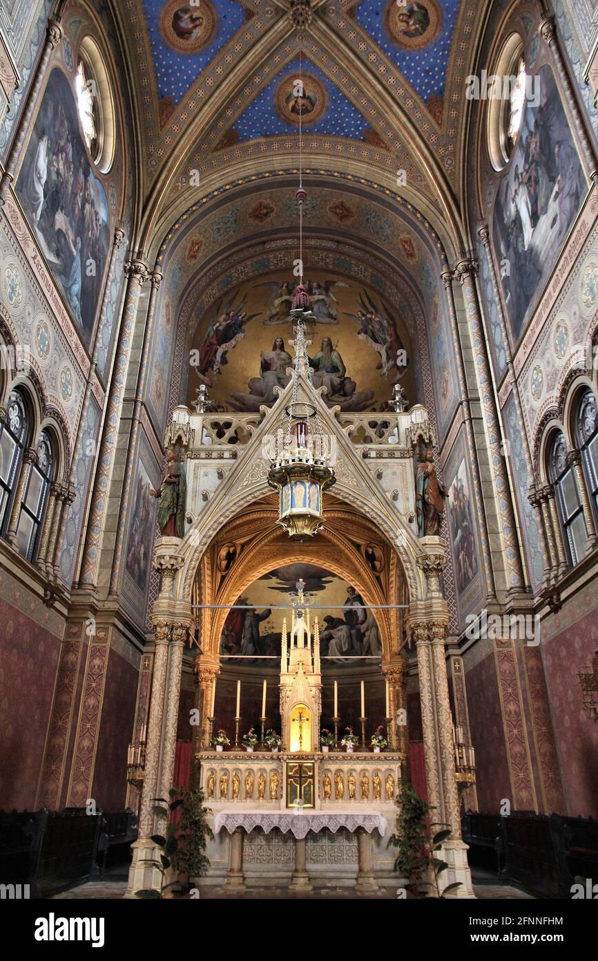 WIEN, ÖSTERREICH - 9. SEPTEMBER 2011: Innenansicht der Altlerchenfelder Kirche in Wien. Die Kirche wurde 1861 geweiht. Es verfügt über Klassizismus und Stockfoto