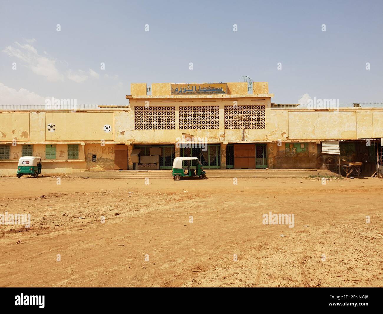 OMDURMAN, SUDAN - 30. Sep 2019: Althawra Cinema oder Alhara das Alrabaa Cinema ist eines der ältesten Kinos im Sudan. Stockfoto