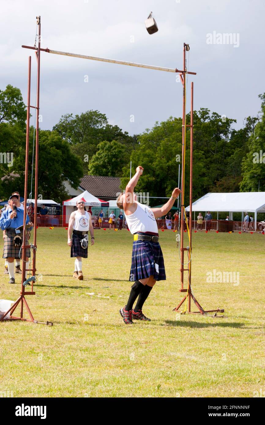 Gewicht über der Bar bei den Spielen in Helensburgh und Lomond Highland Stockfoto