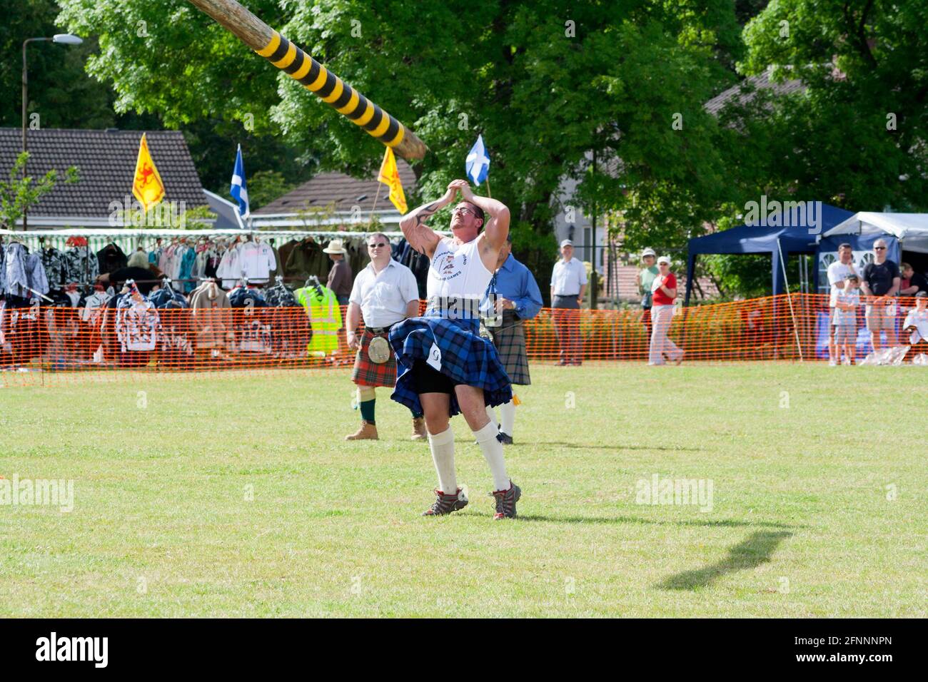 Caber wirft bei Helensburgh und Lomond Highland Games Stockfoto