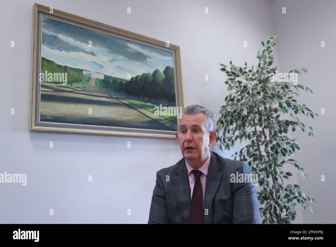 Der neue DUP-Chef Edwin Poots sprach mit PA Media in den Büros der Partei in den Parlamentsgebäuden von Stormont. Bilddatum: Dienstag, 18. Mai 2021. Stockfoto