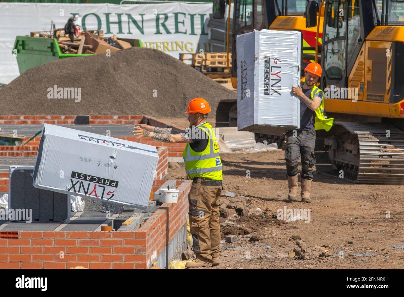 JOHN REILLY (BAUINGENIEURWESEN) VON CHORLEY begrenzt; Baustufen; Farington Mews schlagen die Stamp Duty Deadline - Keepmoat Homes Development site in Chorley. Bauherren beginnen mit dem Bau auf dieser großen neuen Wohnanlage mit Lynx Betonfertigbodensystemen. VEREINIGTES KÖNIGREICH Stockfoto