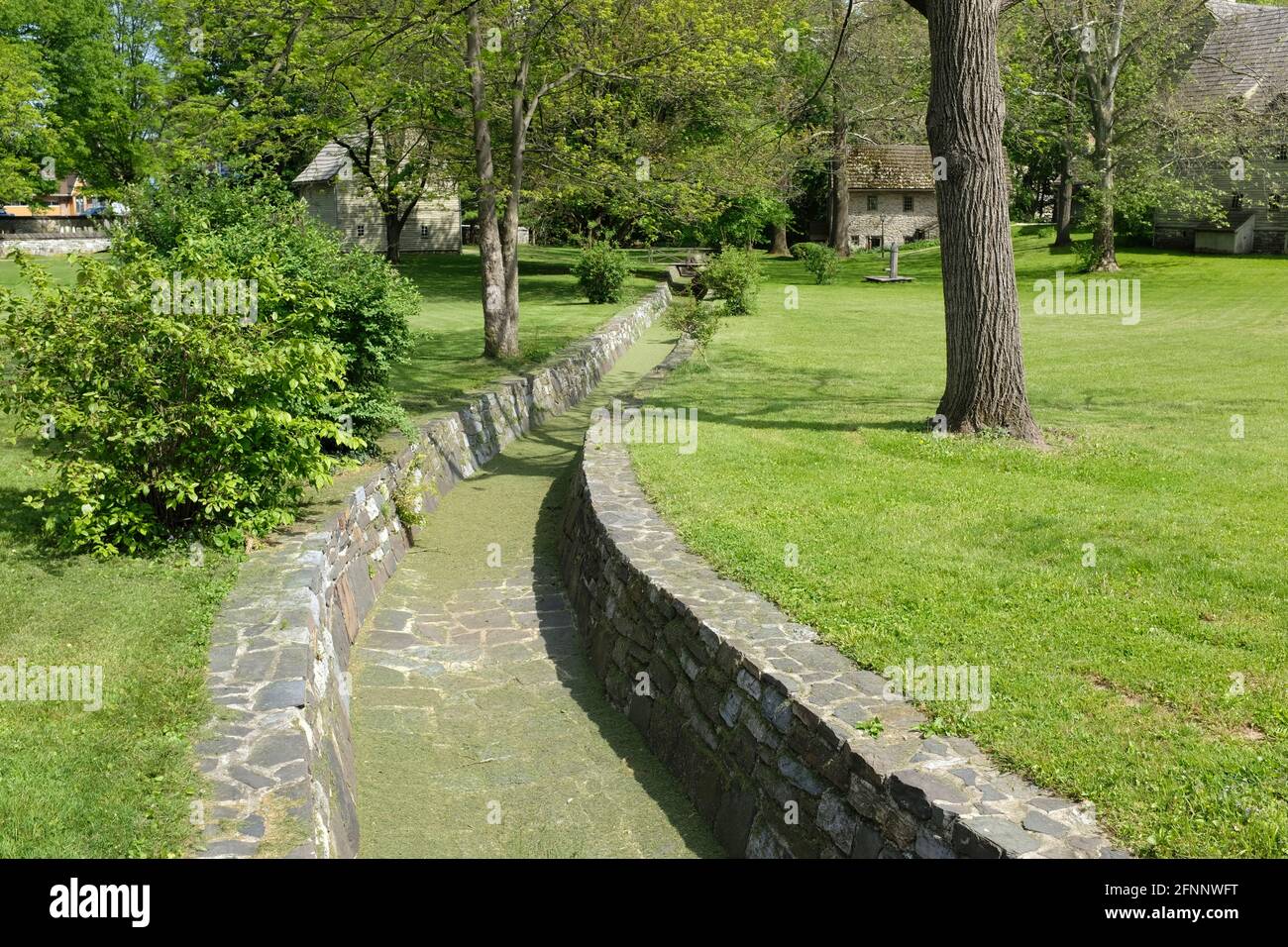 Leerer Wasserablauf auf dem Gelände des Ephrata-Klosters, Lancaster County, Pennsylvania Stockfoto