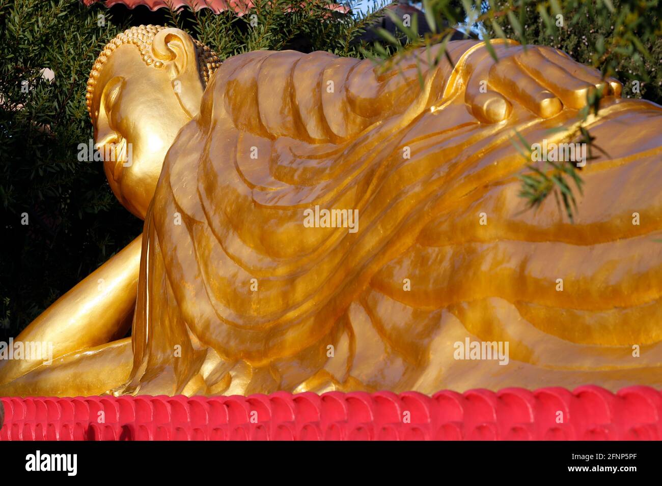 Hong Hien TU buddhistischer Tempel. Liegender Buddha. Der historische Buddha während seiner letzten Krankheit, kurz vor dem Eintritt in das Parinirvana. Frejus. Frankreich. Stockfoto