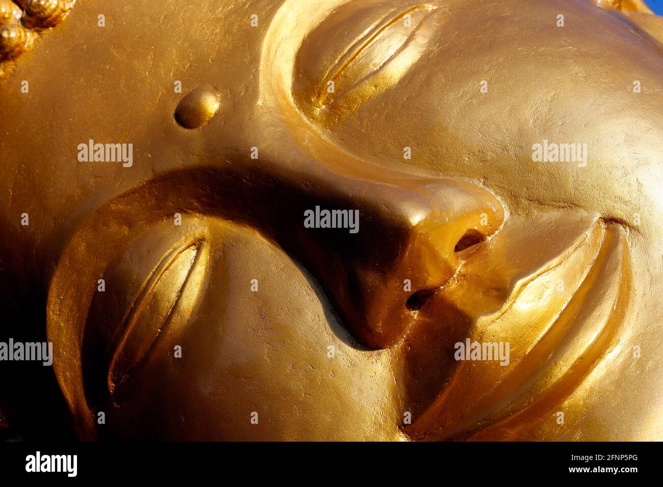 Hong Hien TU buddhistischer Tempel. Liegender Buddha. Der historische Buddha während seiner letzten Krankheit, kurz vor dem Eintritt in das Parinirvana. Frejus. Frankreich. Stockfoto