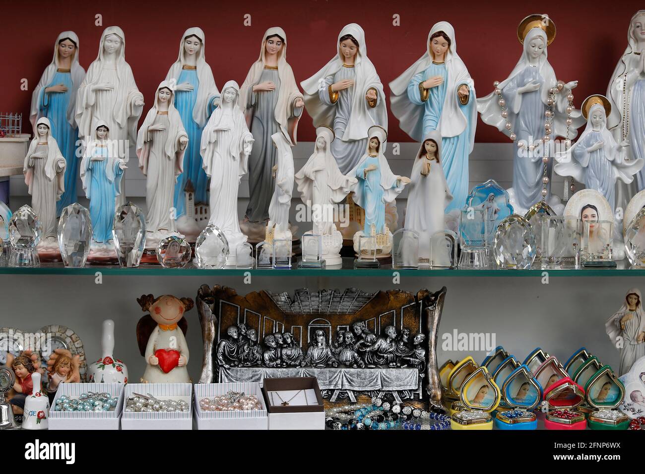 Shop für religiöse Souvenirs in Medjugorje, Bosnien und Herzegowina Stockfoto