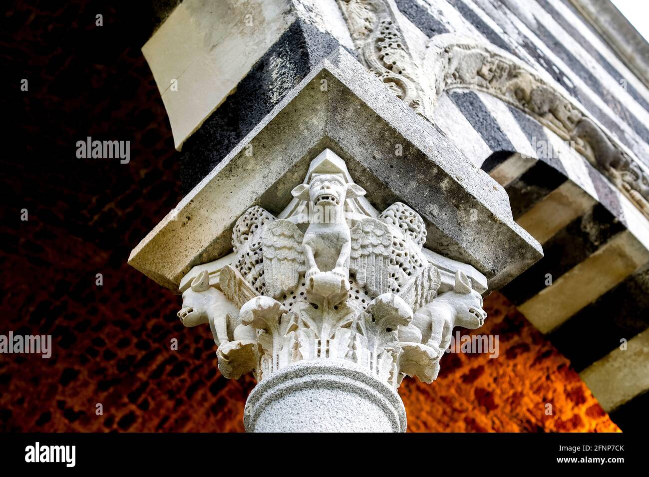 Basilika Saccargia (12. Jahrhundert), Sardinien, Italien. Kapital. Stockfoto