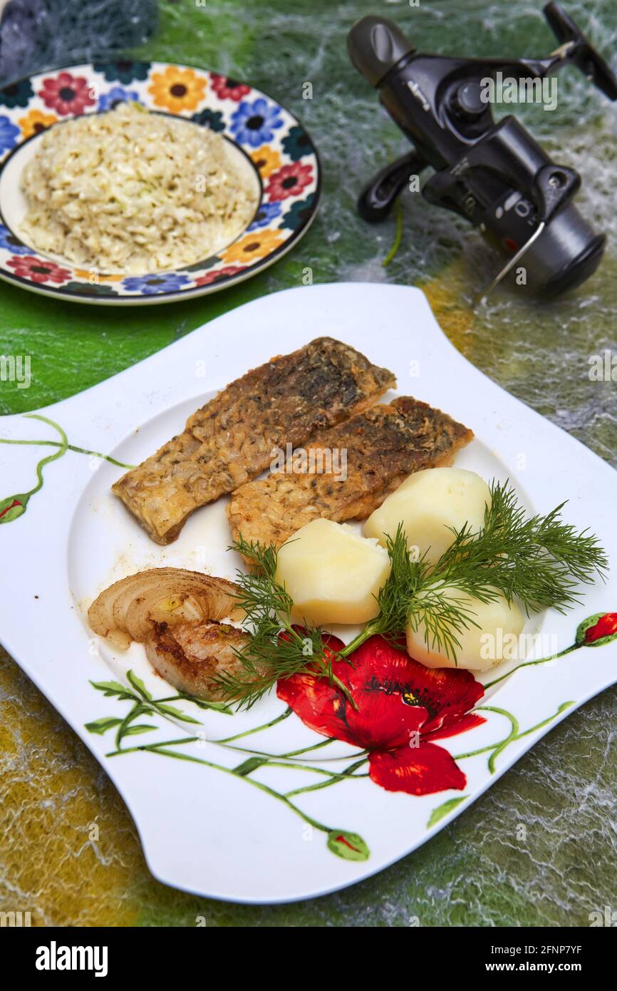 Gebratener Karpfen. Stockfoto
