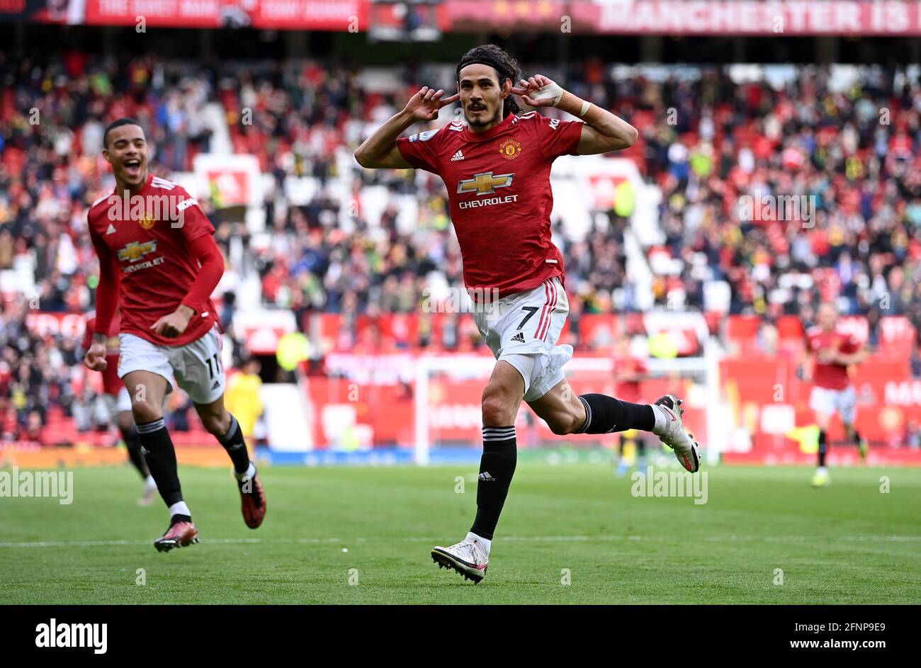 Edinson Cavani von Manchester United feiert das erste Tor des Spiels seiner Seite während des Spiels in der Premier League in Old Trafford, Manchester. Bilddatum: Dienstag, 18. Mai 2021. Stockfoto