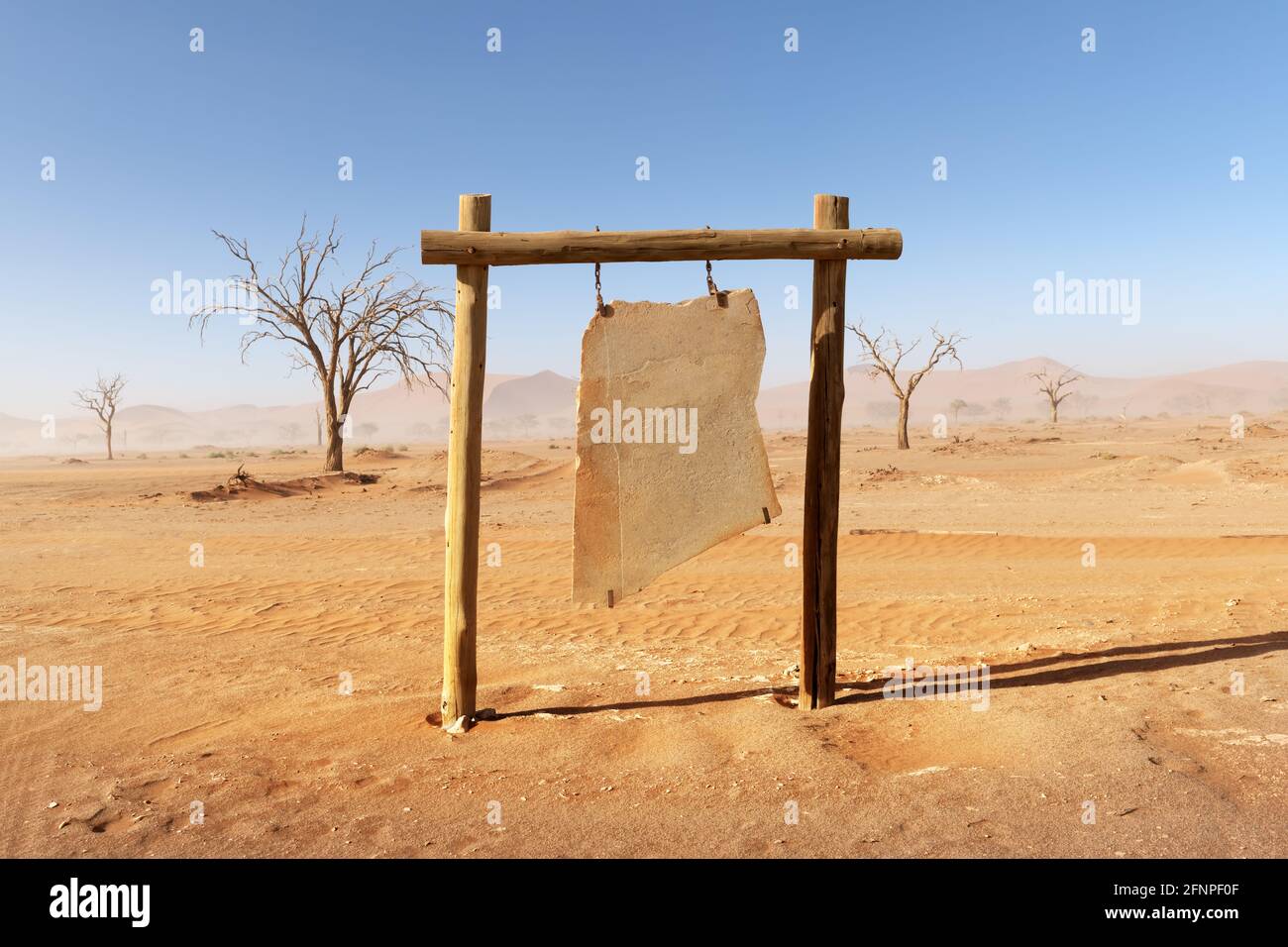Leeres Schild aus Stein in der Namib Wüste Stockfoto
