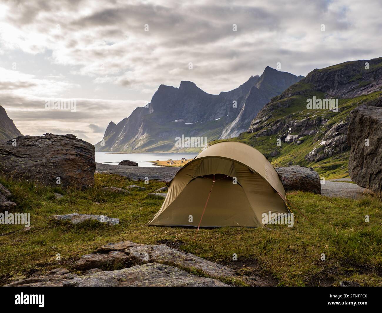 Lofoten camping -Fotos und -Bildmaterial in hoher Auflösung – Alamy